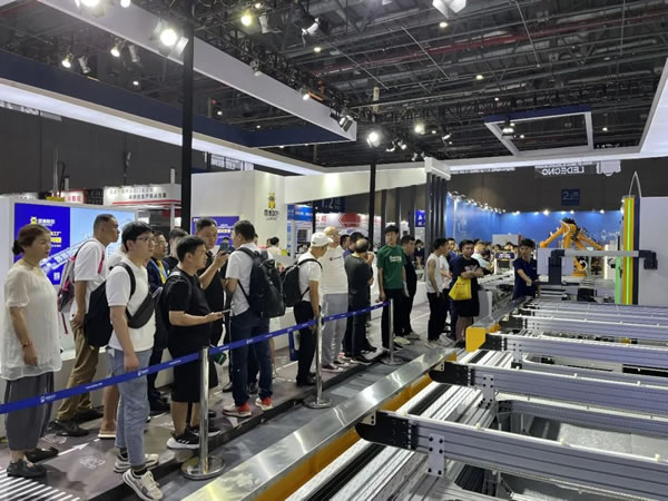 智享时代 创见未来|雷德数控FBC国际门窗展大放异彩！